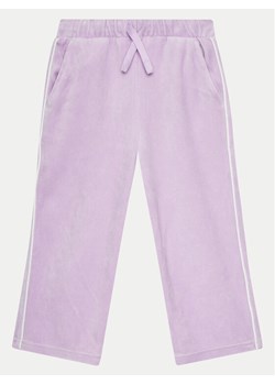 United Colors Of Benetton Spodnie dresowe 3UK0GF03Y Fioletowy Regular Fit ze sklepu MODIVO w kategorii Spodnie dziewczęce - zdjęcie 181078431