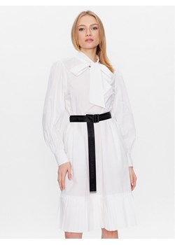 KARL LAGERFELD Sukienka codzienna 226W1302 Biały Regular Fit ze sklepu MODIVO w kategorii Sukienki - zdjęcie 181078924