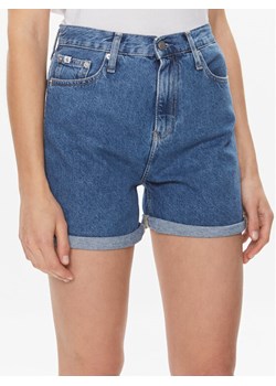 Calvin Klein Jeans Szorty jeansowe Mom Short J20J222801 Niebieski Mom Fit ze sklepu MODIVO w kategorii Szorty - zdjęcie 181079904