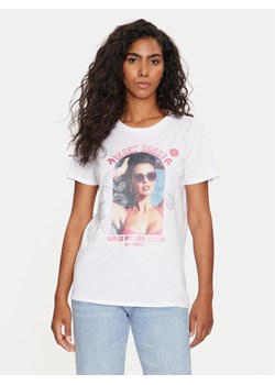 Guess T-Shirt Ss Malibu Girl Easy W4GI54 K9RM1 Biały Regular Fit ze sklepu MODIVO w kategorii Bluzki damskie - zdjęcie 181080043