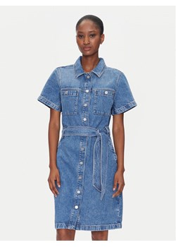 Tommy Hilfiger Sukienka jeansowa WW0WW44380 Niebieski Regular Fit ze sklepu MODIVO w kategorii Sukienki - zdjęcie 181080264