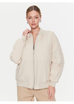 Calvin Klein Kurtka bomber Light Paded Quilt Bomber Jacket K20K205178 Écru Regular Fit ze sklepu MODIVO w kategorii Kurtki damskie - zdjęcie 181081013
