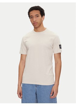 Calvin Klein Jeans T-Shirt J30J323484 Beżowy Regular Fit ze sklepu MODIVO w kategorii T-shirty męskie - zdjęcie 181081052