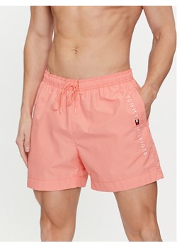 Tommy Hilfiger Szorty kąpielowe UM0UM03258 Różowy Regular Fit ze sklepu MODIVO w kategorii Kąpielówki - zdjęcie 181082074