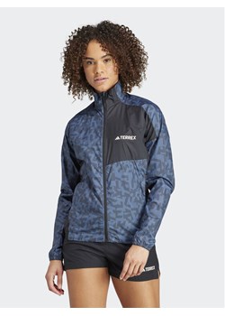 adidas Wiatrówka Terrex Trail Running Windbreaker IA1808 Niebieski Regular Fit ze sklepu MODIVO w kategorii Kurtki damskie - zdjęcie 181082332