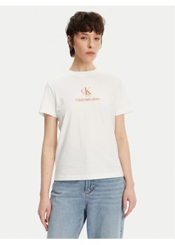 Calvin Klein Jeans T-Shirt Shadow Graphic J20J225545 Biały Regular Fit ze sklepu MODIVO w kategorii Bluzki damskie - zdjęcie 181083452