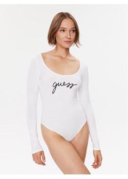 Guess Body O3BM03 KBBU1 Biały Slim Fit ze sklepu MODIVO w kategorii Bluzki damskie - zdjęcie 181083921