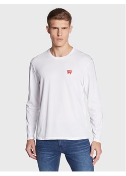 Wrangler Longsleeve Sign Off W70KD3989 112320268 Biały Regular Fit ze sklepu MODIVO w kategorii T-shirty męskie - zdjęcie 181085100