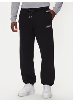 Guess Jeans Spodnie dresowe M4YB18 K9V31 Czarny Regular Fit ze sklepu MODIVO w kategorii Spodnie męskie - zdjęcie 181085341