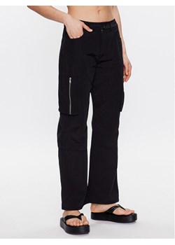 Herskind Spodnie materiałowe Tilly 4746798 Czarny Oversize ze sklepu MODIVO w kategorii Spodnie damskie - zdjęcie 181085630