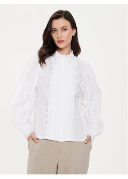 Karen by Simonsen Koszula Nadia 10104854 Biały Regular Fit ze sklepu MODIVO w kategorii Koszule damskie - zdjęcie 181085940