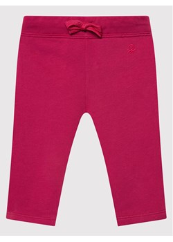 United Colors Of Benetton Spodnie dresowe 3J70I0046 Różowy Regular Fit ze sklepu MODIVO w kategorii Spodnie i półśpiochy - zdjęcie 181086000