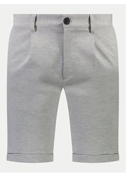 Lindbergh Szorty materiałowe 30-501024 Szary Regular Fit ze sklepu MODIVO w kategorii Spodenki męskie - zdjęcie 181086273