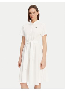 Lacoste Sukienka koszulowa EF9621 Biały Regular Fit ze sklepu MODIVO w kategorii Sukienki - zdjęcie 181087000