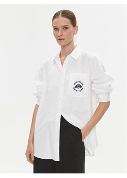 Tommy Hilfiger Koszula Varsity WW0WW39682 Biały Oversize ze sklepu MODIVO w kategorii Koszule damskie - zdjęcie 181087593
