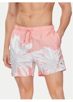 Tommy Hilfiger Szorty kąpielowe UM0UM03298 Różowy Regular Fit ze sklepu MODIVO w kategorii Kąpielówki - zdjęcie 181087763