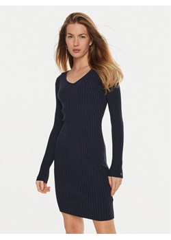 Guess Sukienka dzianinowa Isabella W4BK07 Z3HP2 Granatowy Slim Fit ze sklepu MODIVO w kategorii Sukienki - zdjęcie 181088232