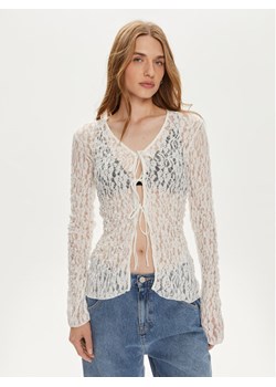 Gina Tricot Bluzka 24084 Biały Regular Fit ze sklepu MODIVO w kategorii Bluzki damskie - zdjęcie 181089223