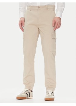 Pepe Jeans Spodnie materiałowe PM211907 Beżowy Slim Fit ze sklepu MODIVO w kategorii Spodnie męskie - zdjęcie 181089460