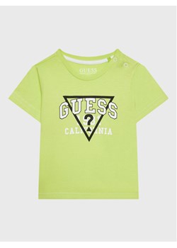 Guess T-Shirt I3RI03 K8HM0 Zielony Regular Fit ze sklepu MODIVO w kategorii T-shirty chłopięce - zdjęcie 181089624