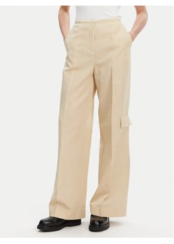 Calvin Klein Spodnie materiałowe K20K208168 Beżowy Wide Leg ze sklepu MODIVO w kategorii Spodnie damskie - zdjęcie 181089734