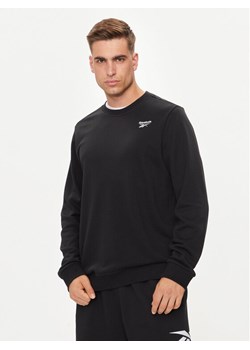 Reebok Bluza Identity Small Logo 100050282 Czarny Regular Fit ze sklepu MODIVO w kategorii Bluzy męskie - zdjęcie 181090883