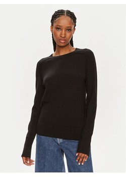 Calvin Klein Sweter K20K207575 Czarny Regular Fit ze sklepu MODIVO w kategorii Swetry damskie - zdjęcie 181090970