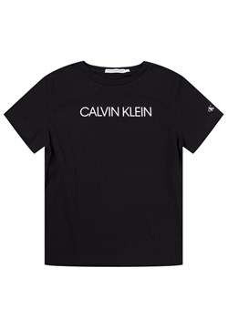 Calvin Klein Jeans T-Shirt Institutional SS IB0IB00347 Biały Regular Fit ze sklepu MODIVO w kategorii T-shirty chłopięce - zdjęcie 181091072