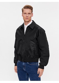 Calvin Klein Kurtka bomber Sateen K10K112370 Czarny Regular Fit ze sklepu MODIVO w kategorii Kurtki męskie - zdjęcie 181091183