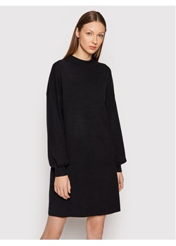 Vero Moda Sukienka dzianinowa Nancy 10249116 Czarny Relaxed Fit ze sklepu MODIVO w kategorii Sukienki - zdjęcie 181091192