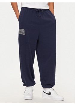 Under Armour Spodnie dresowe UA Icon 1386551 Granatowy Loose Fit ze sklepu MODIVO w kategorii Spodnie męskie - zdjęcie 181092222