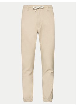 s.Oliver Spodnie materiałowe 2143826 Beżowy Slim Fit ze sklepu MODIVO w kategorii Spodnie męskie - zdjęcie 181092891