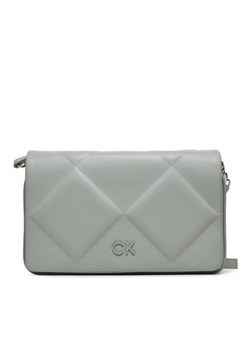 Calvin Klein Torebka Quilt K60K611759 Szary ze sklepu MODIVO w kategorii Listonoszki - zdjęcie 181093471