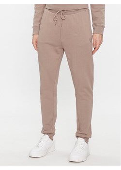 Boss Spodnie dresowe Sestart 50509303 Brązowy Regular Fit ze sklepu MODIVO w kategorii Spodnie męskie - zdjęcie 181093884