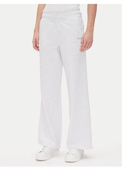 DKNY Spodnie dresowe DP5P3601 Biały Regular Fit ze sklepu MODIVO w kategorii Spodnie damskie - zdjęcie 181095223