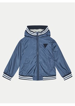 Guess Kurtka przejściowa N5RL11 WCFM0 Niebieski Regular Fit ze sklepu MODIVO w kategorii Kurtki chłopięce - zdjęcie 181096211