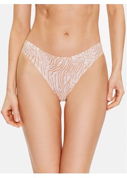 Chantelle Stringi Soft Stretch C11D90 Beżowy ze sklepu MODIVO w kategorii Majtki damskie - zdjęcie 181097384