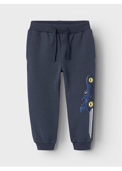 NAME IT Spodnie dresowe BATMAN Jacobo 13225935 Granatowy Regular Fit ze sklepu MODIVO w kategorii Spodnie i półśpiochy - zdjęcie 181097673