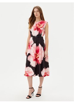 DKNY Sukienka koktajlowa DD5H2J04 Czarny Regular Fit ze sklepu MODIVO w kategorii Sukienki - zdjęcie 181097733