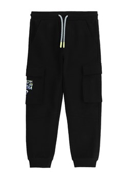 Coccodrillo Spodnie dresowe WC5120102CBK Czarny Slim Fit ze sklepu MODIVO w kategorii Spodnie chłopięce - zdjęcie 181098610