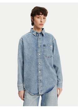 Calvin Klein Jeans Koszula jeansowa J20J225516 Niebieski Relaxed Fit ze sklepu MODIVO w kategorii Koszule damskie - zdjęcie 181099114