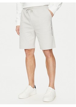 Tommy Hilfiger Szorty sportowe UM0UM03452 Szary Regular Fit ze sklepu MODIVO w kategorii Spodenki męskie - zdjęcie 181099144