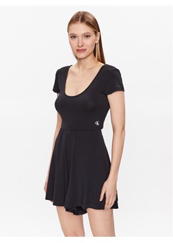 Calvin Klein Jeans Kombinezon J20J221432 Czarny Regular Fit ze sklepu MODIVO w kategorii Kombinezony damskie - zdjęcie 181099281