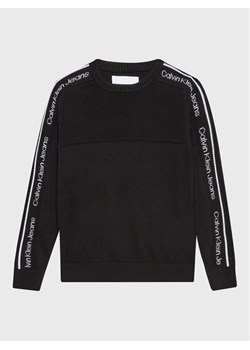 Calvin Klein Jeans Sweter IB0IB01561 Czarny Relaxed Fit ze sklepu MODIVO w kategorii Swetry chłopięce - zdjęcie 181099493