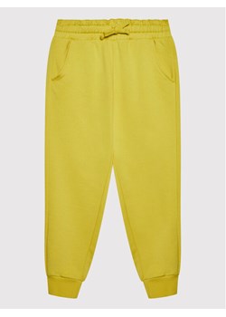 United Colors Of Benetton Spodnie dresowe 3QLACF00H Żółty Regular Fit ze sklepu MODIVO w kategorii Spodnie dziewczęce - zdjęcie 181099503
