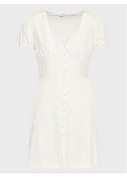 Glamorous Sukienka codzienna KA6883A Biały Regular Fit ze sklepu MODIVO w kategorii Sukienki - zdjęcie 181099823