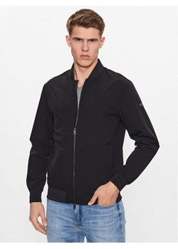 Guess Kurtka bomber M3YL04 WFGG2 Czarny Regular Fit ze sklepu MODIVO w kategorii Kurtki męskie - zdjęcie 181100890