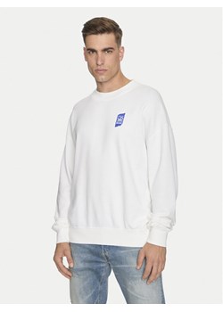 Replay Bluza M6993 .000.23758 Biały Regular Fit ze sklepu MODIVO w kategorii Bluzy męskie - zdjęcie 181101153