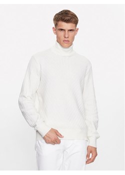 Armani Exchange Golf 6RZM2J ZM3FZ 1116 Biały Regular Fit ze sklepu MODIVO w kategorii Swetry męskie - zdjęcie 181101700