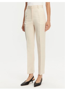 JACQUEMUS Spodnie materiałowe Le Pantalon Norma 25E251PA1381709 130 Beżowy Regular Fit ze sklepu MODIVO w kategorii Spodnie damskie - zdjęcie 181103444